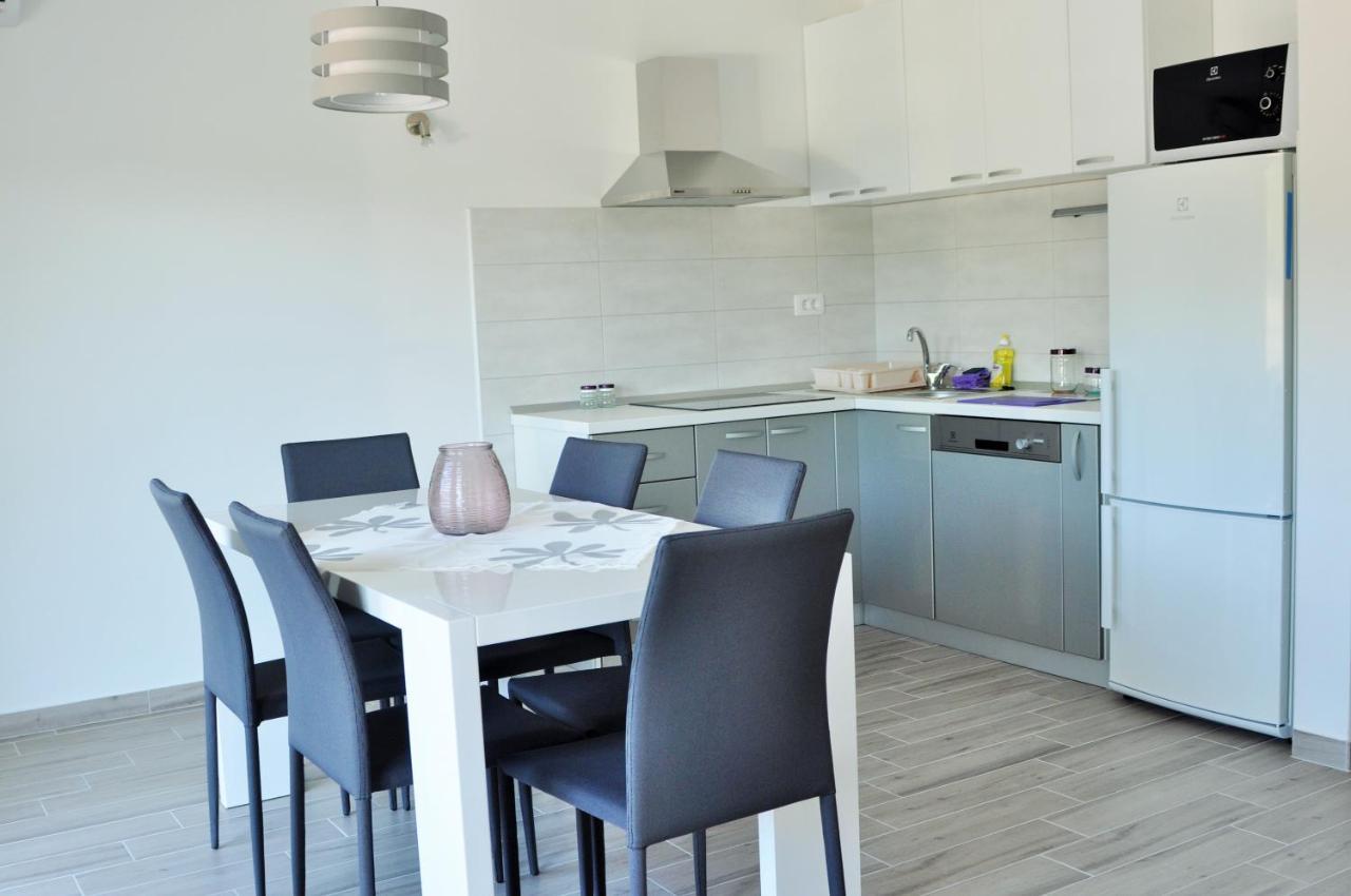 Apartments Zora Rogoznica  Eksteriør billede