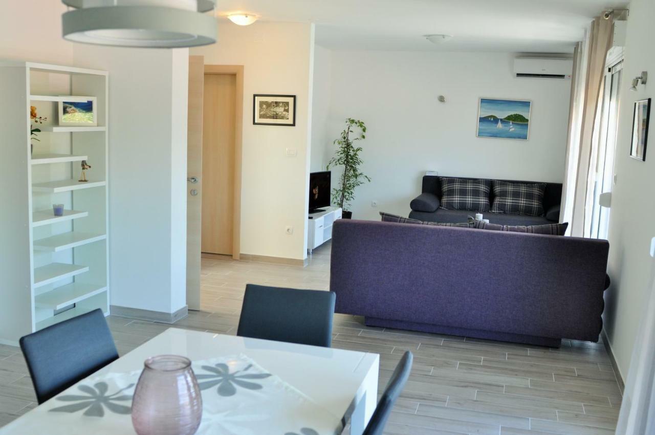 Apartments Zora Rogoznica  Eksteriør billede