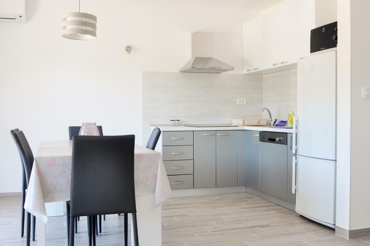 Apartments Zora Rogoznica  Eksteriør billede