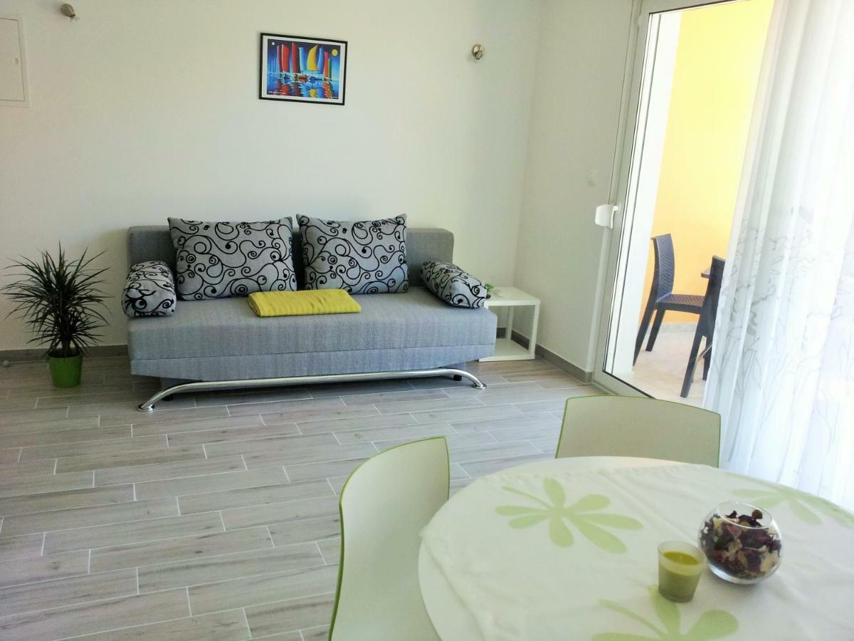 Apartments Zora Rogoznica  Eksteriør billede